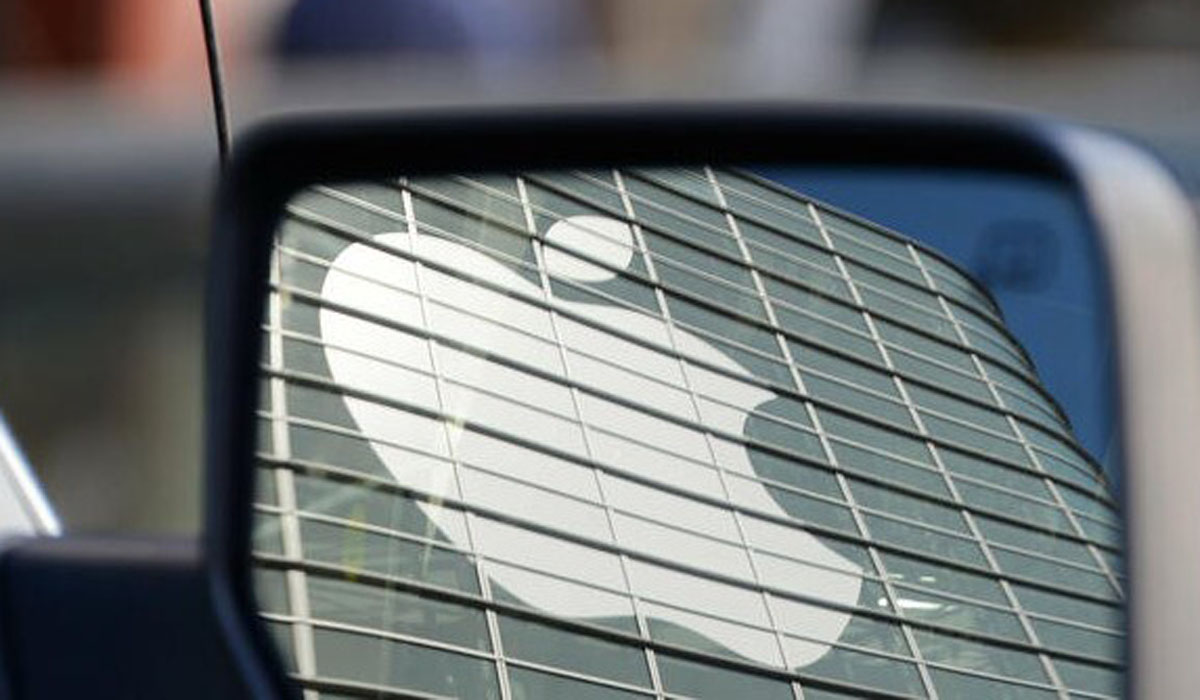Apple scales back self-driving car