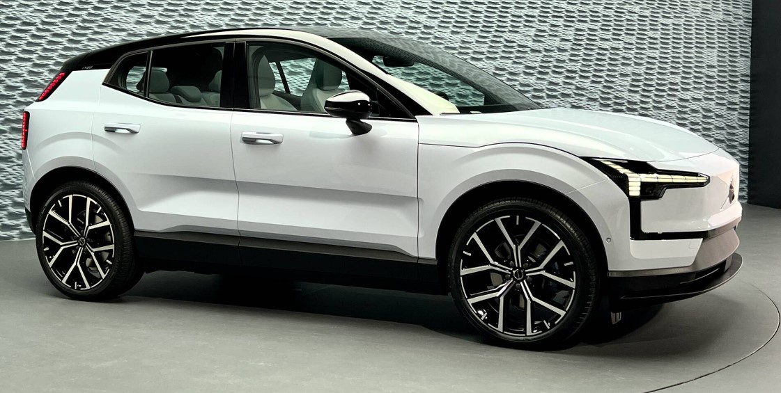 2025 Volvo EX30 Price