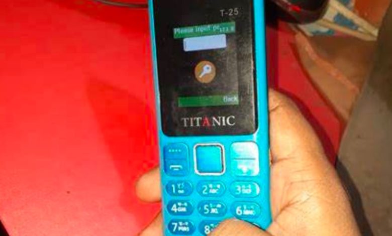 Titanic T25 keypad phone